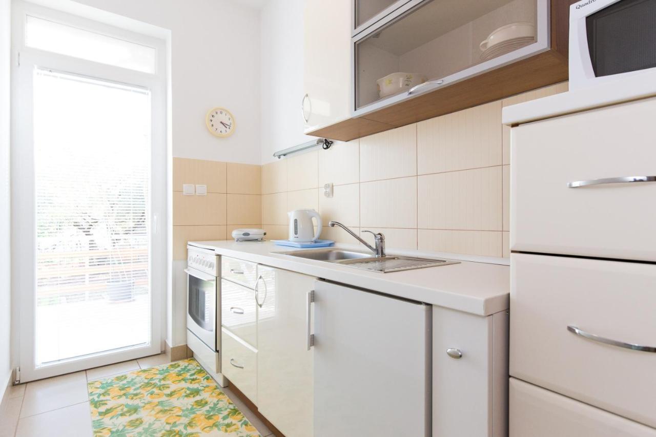 Apartments And Rooms With Parking Space Krk - 5294 Крк Екстер'єр фото