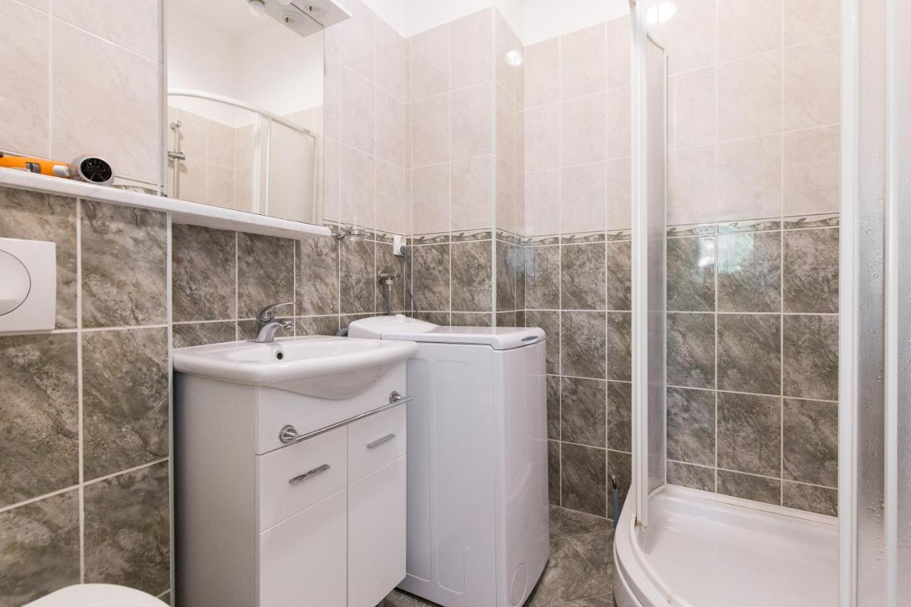 Apartments And Rooms With Parking Space Krk - 5294 Крк Екстер'єр фото